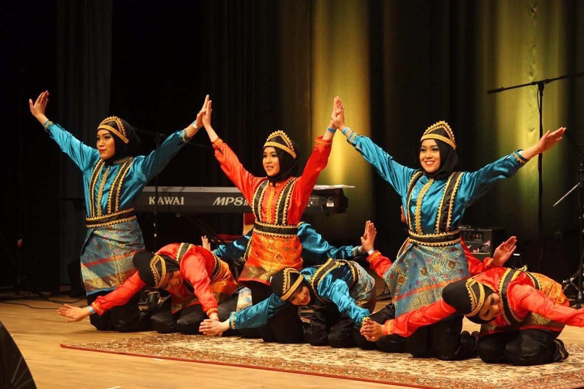 Traditional Saman Dance